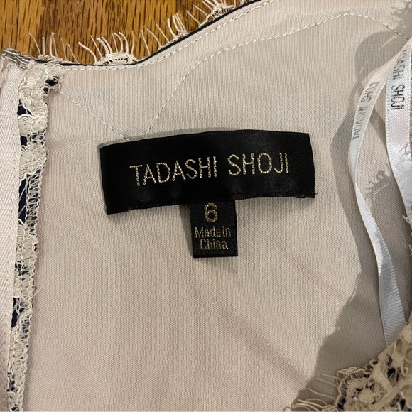 Tadashi Shoji Dark Navy & Ivory Lace 3/4 Sleeve Gown - Picture 8 of 16